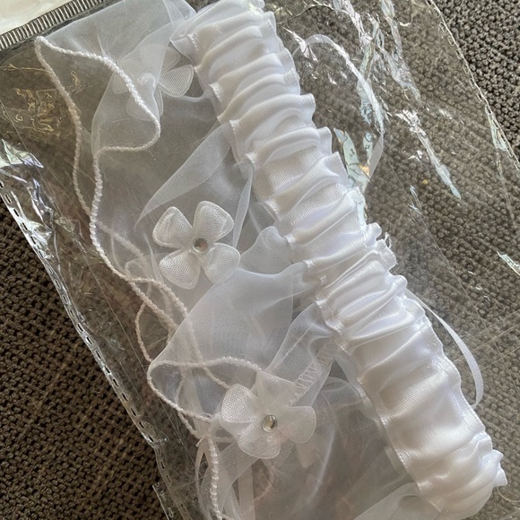 Bridal robe and garter - Picture 2 of 2